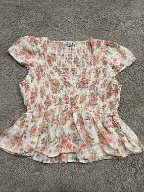 American Eagle Outfitters White Floral Print Smocked V-Neck Peplum Top M